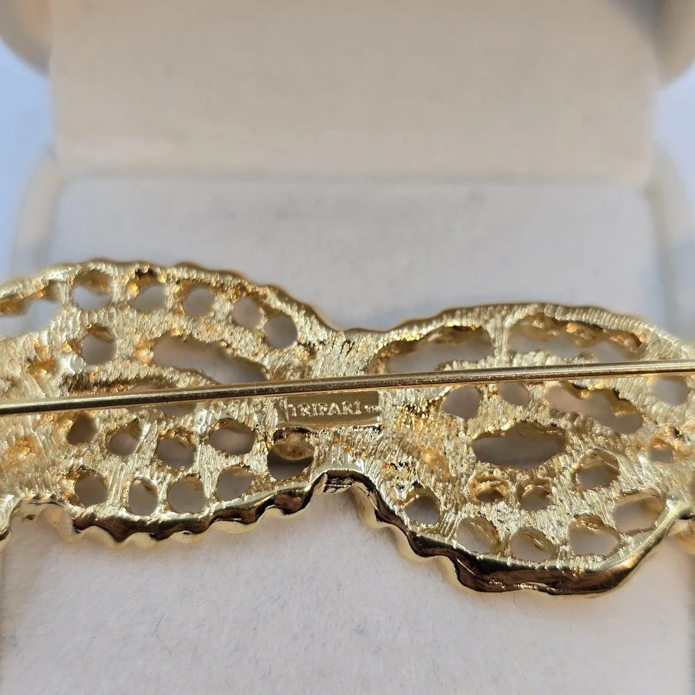 Vintage Trifari Gold‎ Infinity Brooch: 80s-90s Signed Statement Pin Textured